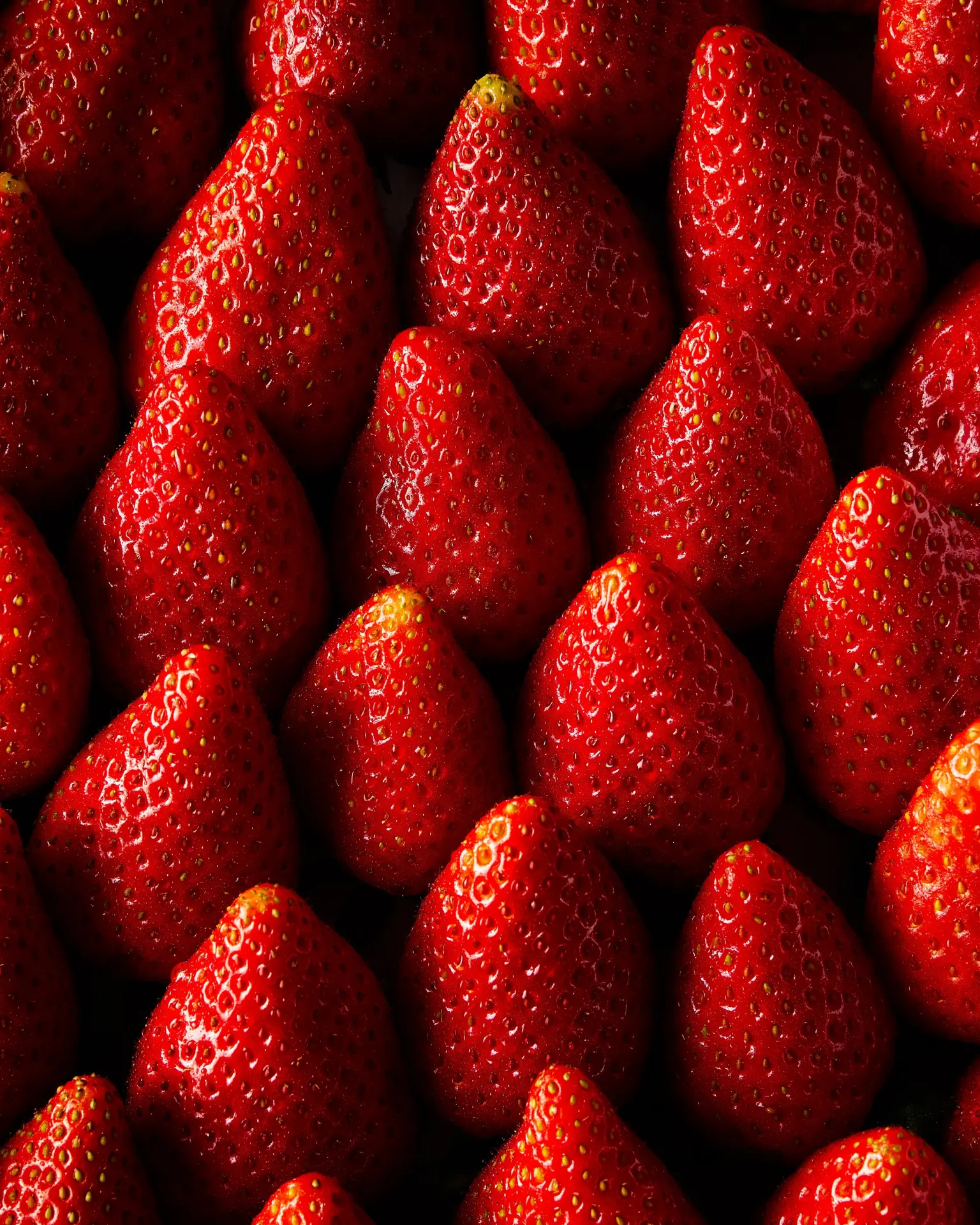 Fresh Red Strawberries Close-Up Wallpaper