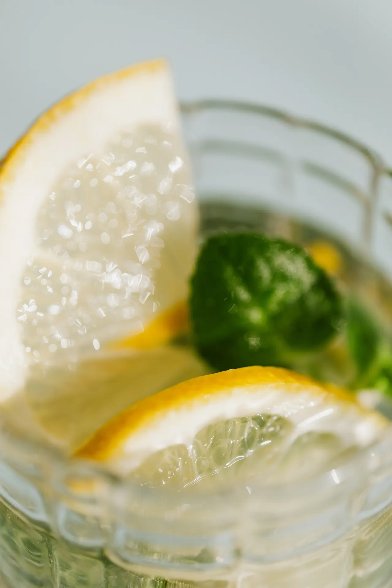 Fresh Lemon and Mint Citrus Drink Aesthetic Wallpaper